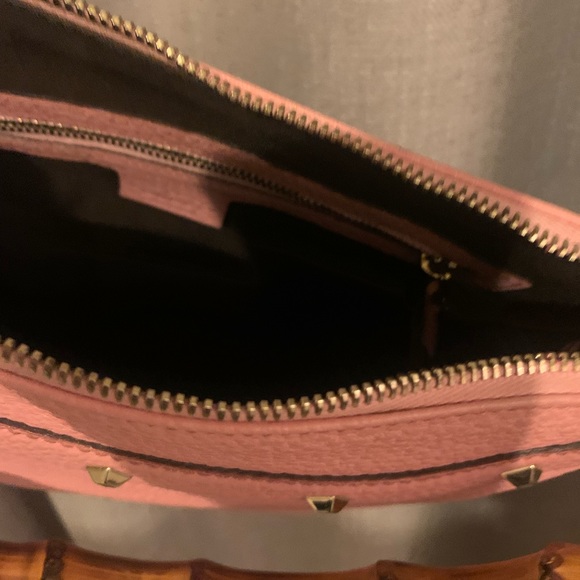 Authentic Pink Leather Gucci Handbag with Bamboo handle and zipper tassel - Picture 4 of 9